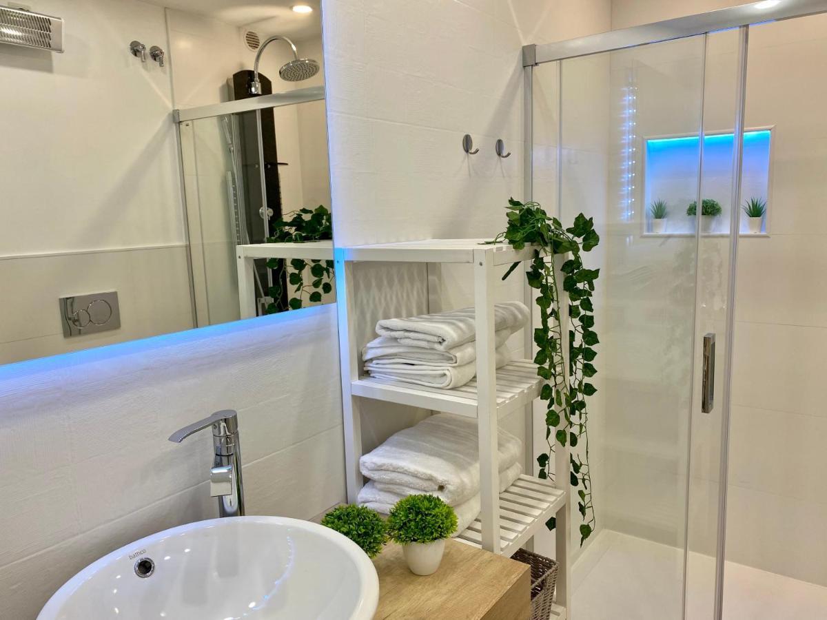 Breeze - Private Heated Pool Apartment Málaga