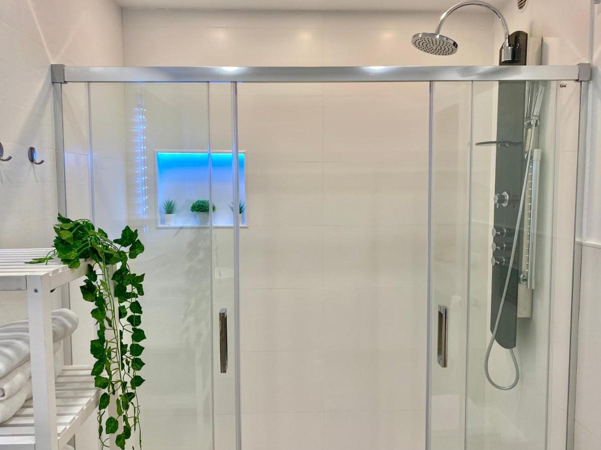 Apartment Breeze - Private Heated Pool