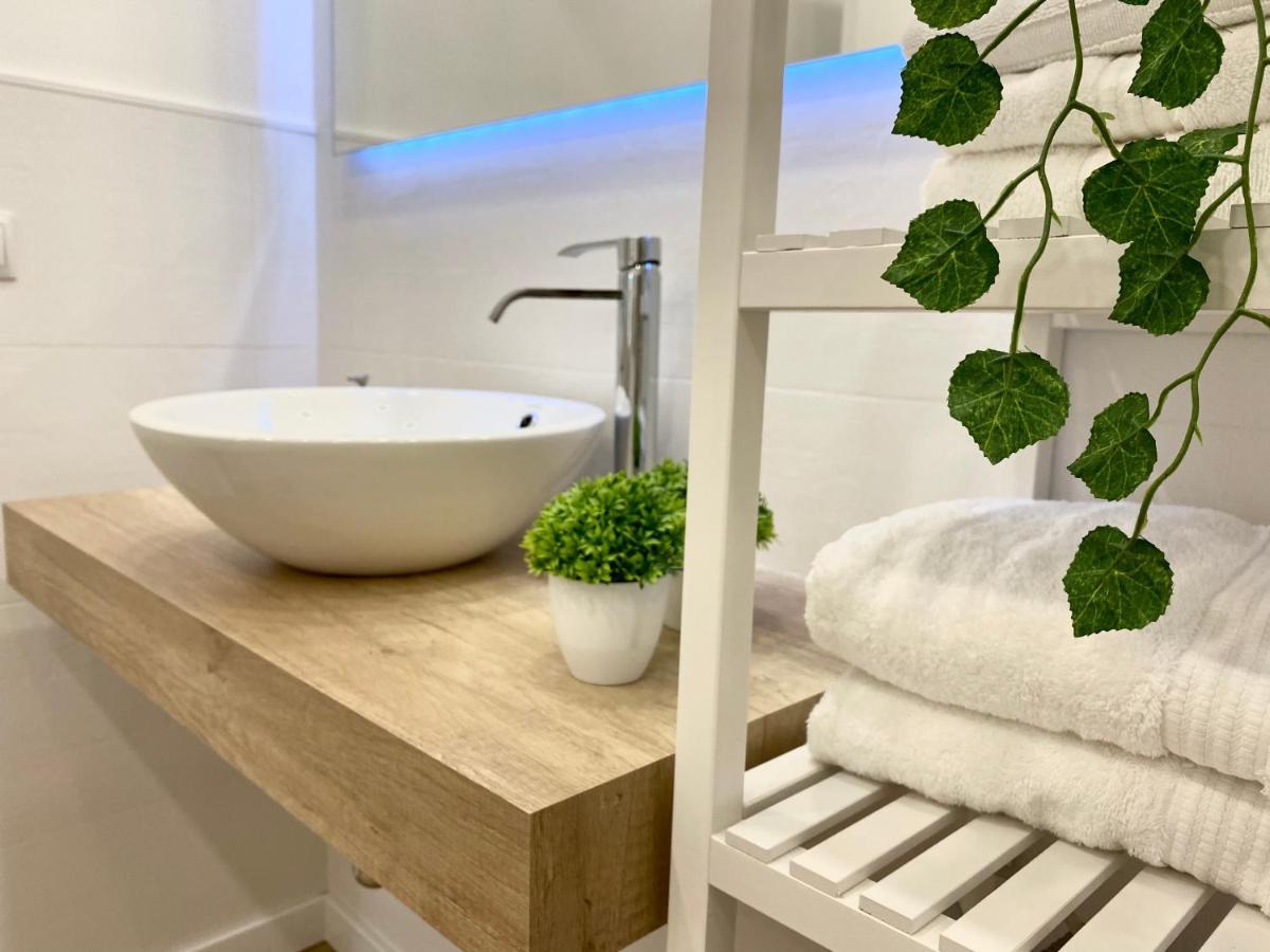 Breeze - Private Heated Pool Apartment *